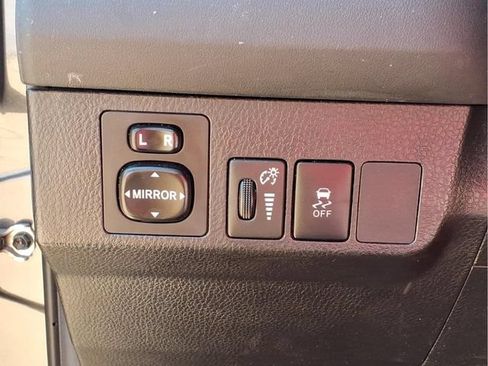 Used 2015 Toyota RAV4 LE FWD image 15