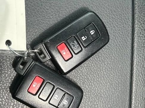 Used 2019 Toyota Highlander XLE AWD/4WD image 58