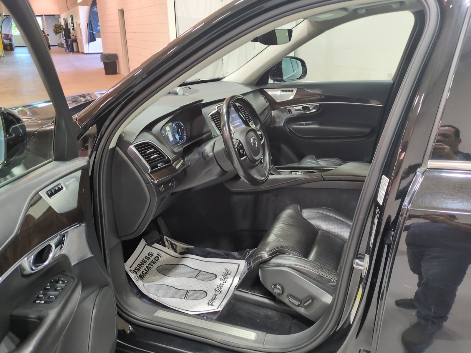 Used 2017 Volvo XC90 T6 Inscription w/ Vision Package AWD/4WD image 18