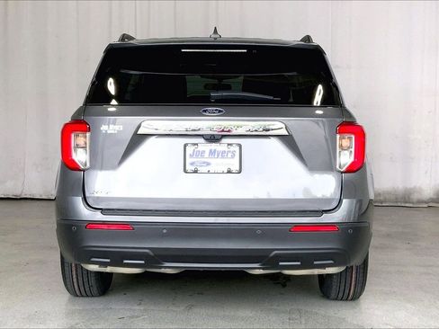 Used 2023 Ford Explorer XLT RWD image 3