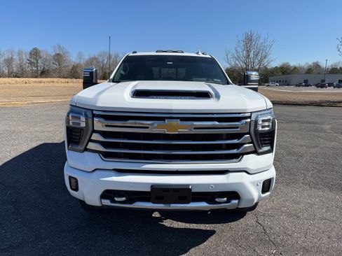 Used 2024 Chevrolet Silverado 3500 High Country w/ High Country Premium Package image 7