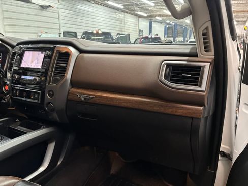 Used 2019 Nissan Titan Platinum Reserve AWD/4WD image 30