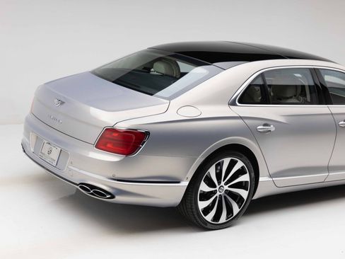Used 2024 Bentley Flying Spur Azure AWD/4WD image 31