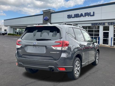 Used 2023 Subaru Forester Premium image 7