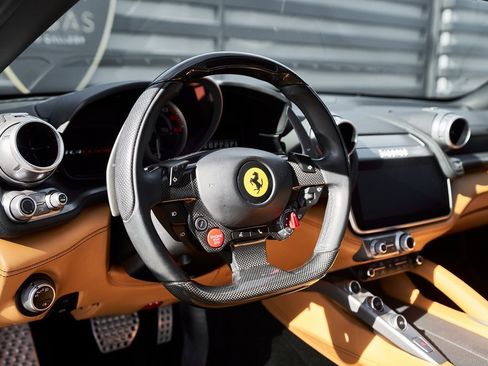Used 2018 Ferrari GTC4Lusso image 39