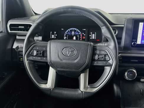Used 2025 Toyota 4Runner SR5 AWD/4WD image 18