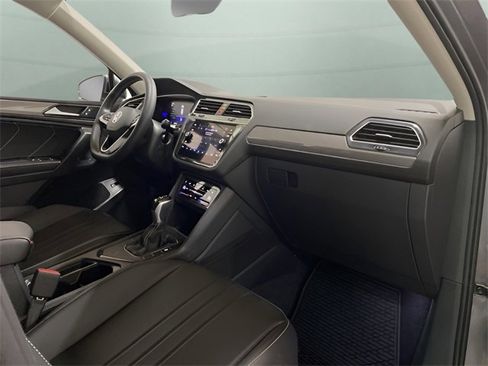 Used 2022 Volkswagen Tiguan SE image 76