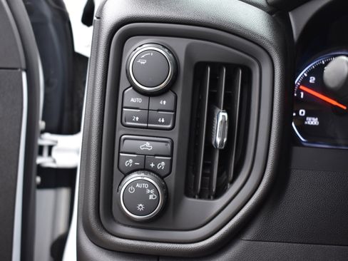 Used 2021 Chevrolet Silverado 1500 Custom Trail Boss w/ LPO, Dark Essentials Package image 15