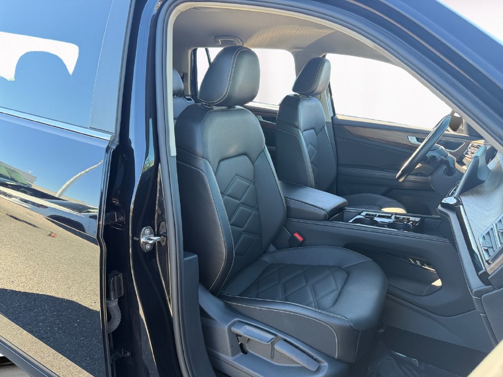 Used 2025 Volkswagen Atlas SE FWD image 15