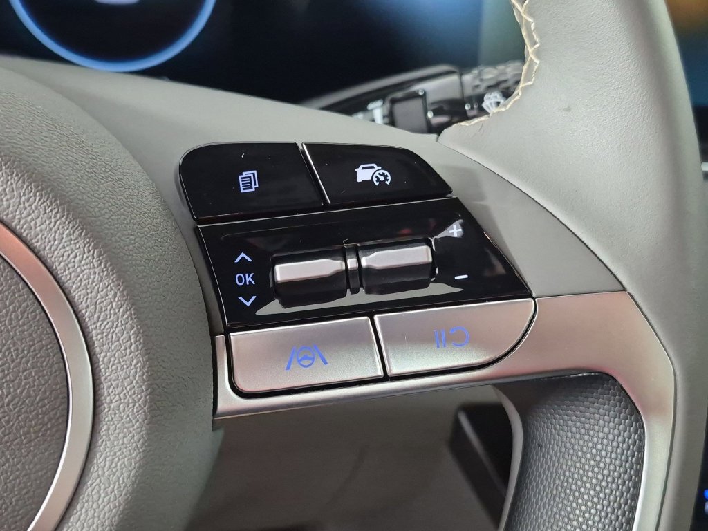 Used 2025 Hyundai Elantra SEL FWD image 21