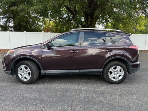 Used 2016 Toyota RAV4 LE FWD image 3