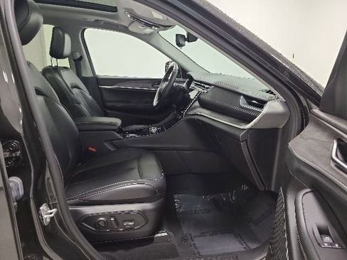 Used 2022 Jeep Grand Cherokee L Limited AWD/4WD image 17