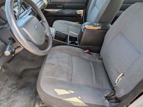 Used 2010 Ford Crown Victoria Police Interceptor image 8