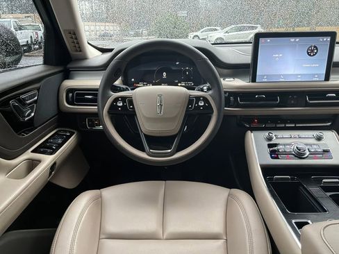 Used 2024 Lincoln Aviator Premiere image 13