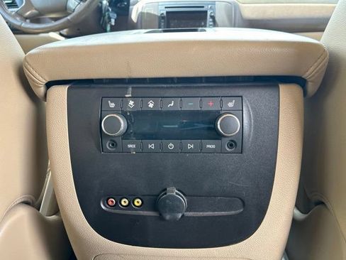 Used 2010 Chevrolet Suburban LT RWD image 17