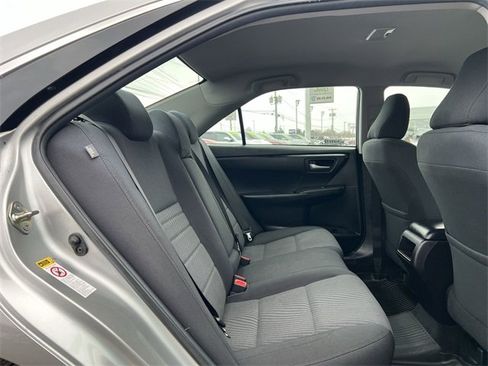 Used 2017 Toyota Camry LE image 18