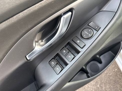 Used 2018 Hyundai Elantra GT image 10