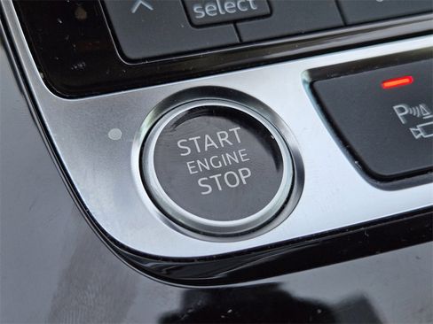 Used 2022 Audi Q8 Premium Plus image 24