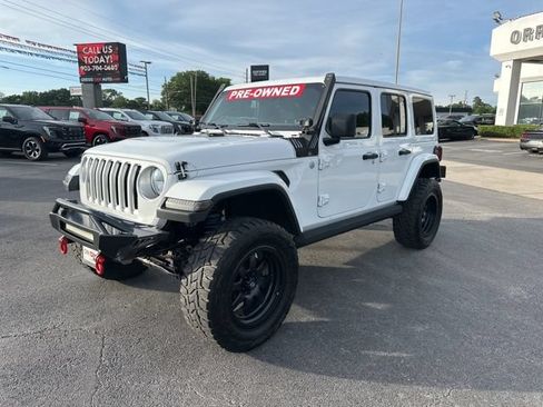 Used 2018 Jeep Wrangler Unlimited Sahara AWD/4WD image 3