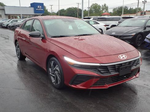 Used 2025 Hyundai Elantra Sport w/ Cargo Package FWD image 3