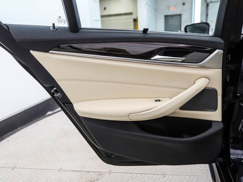 Used 2020 BMW M550i xDrive w/ Executive Package image 20