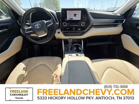 Used 2023 Toyota Highlander XLE FWD image 21