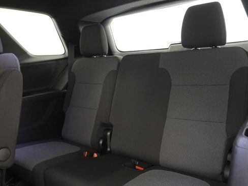 Used 2023 Chevrolet Traverse LT FWD image 14