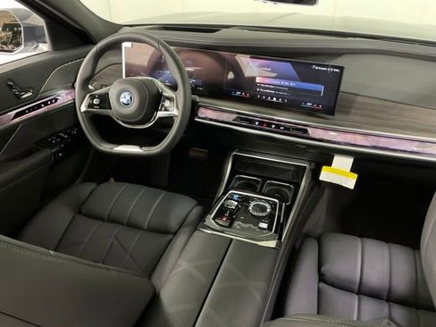 Certified 2024 BMW i7 xDrive60 AWD/4WD image 39