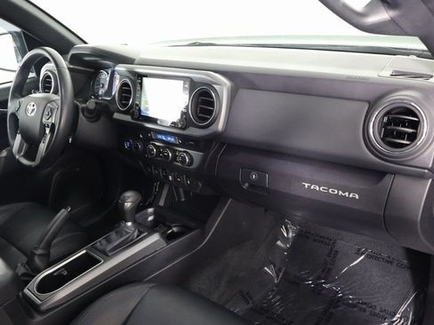 Used 2023 Toyota Tacoma TRD Off-Road w/ TRD Premium Off Road Package AWD/4WD image 10