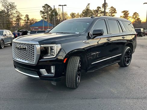 Used 2023 GMC Yukon Denali image 2