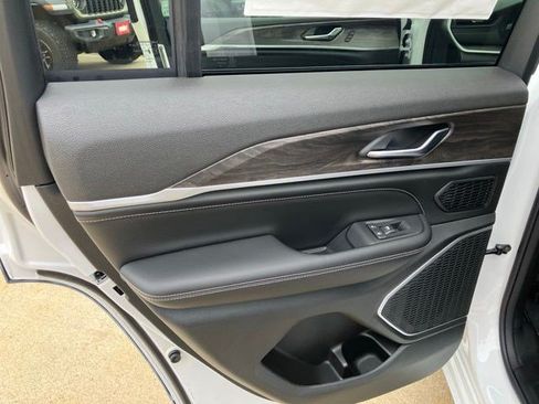 New 2026 Jeep Grand Cherokee Limited AWD/4WD image 23