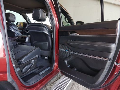 Used 2022 Jeep Grand Wagoneer Series I AWD/4WD image 14