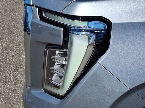 Used 2025 GMC Yukon Denali image 30