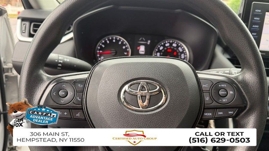 Used 2020 Toyota RAV4 LE AWD/4WD image 14