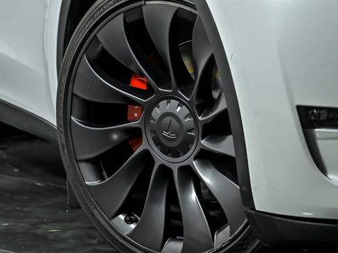 Used 2022 Tesla Model Y Performance AWD/4WD image 3