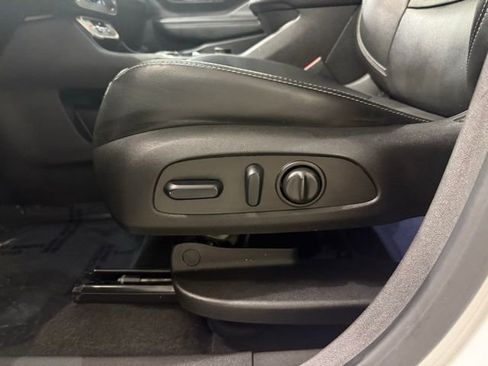 Certified 2022 GMC Terrain SLT image 13