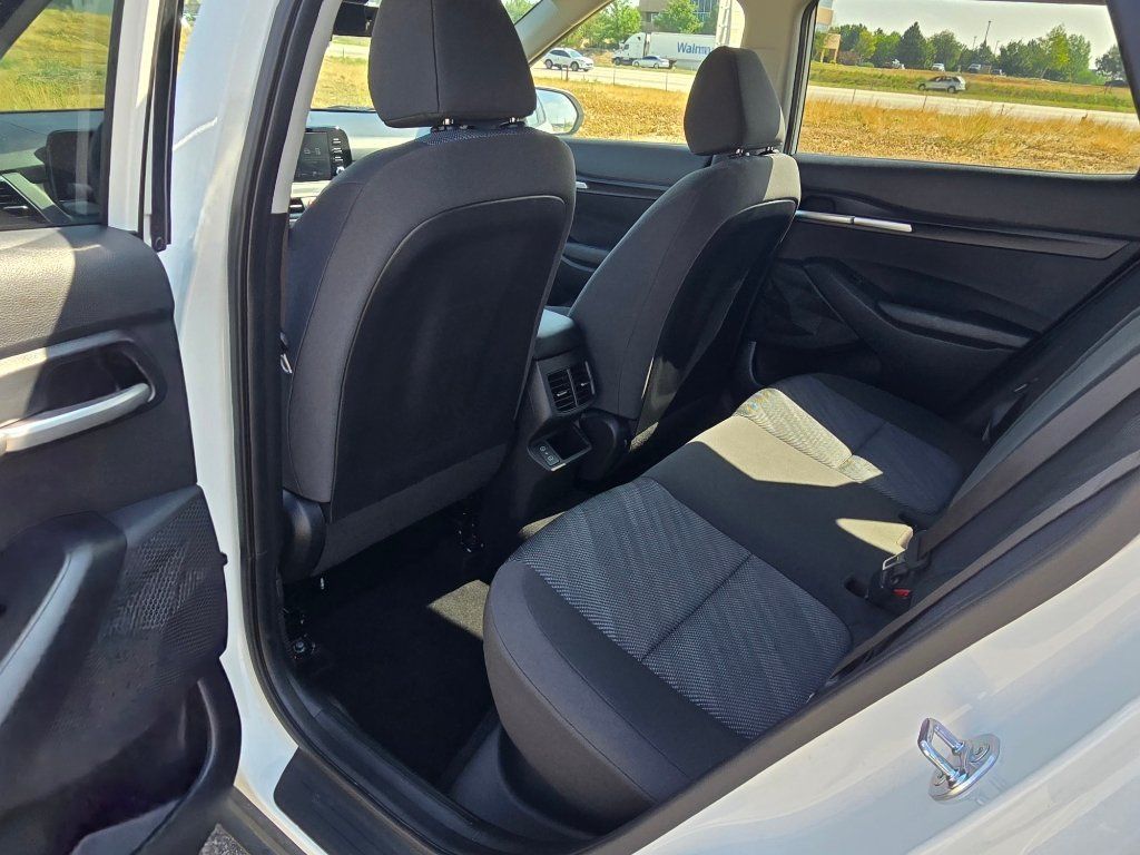 Used 2026 Kia Seltos LX AWD/4WD image 16