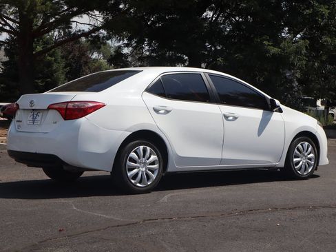Used 2018 Toyota Corolla LE FWD image 5