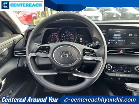 Used 2023 Hyundai Elantra SEL image 11