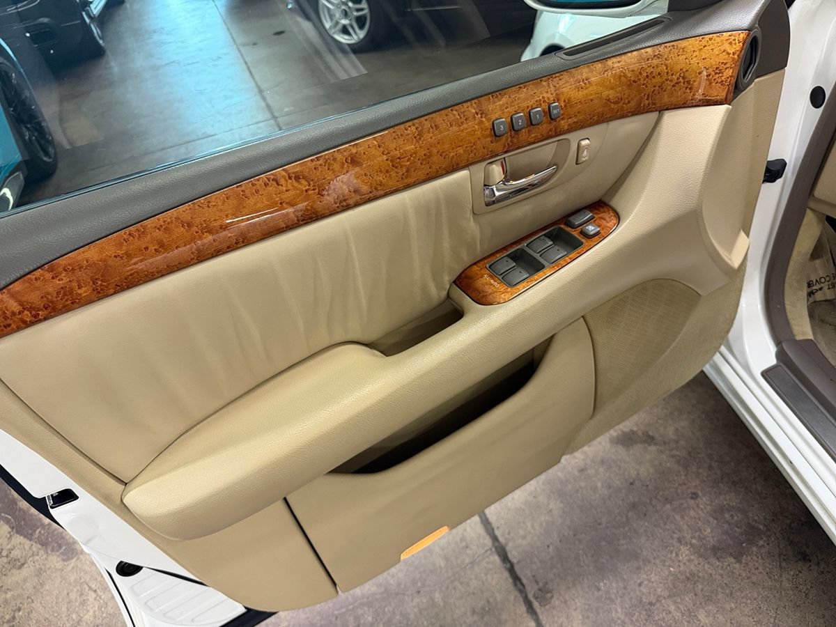 Used 2004 Lexus LS 430 w/ Modern Luxury Pkg RWD image 9