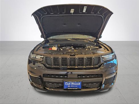 Used 2024 Jeep Grand Cherokee L Limited w/ Black Appearance Package image 4