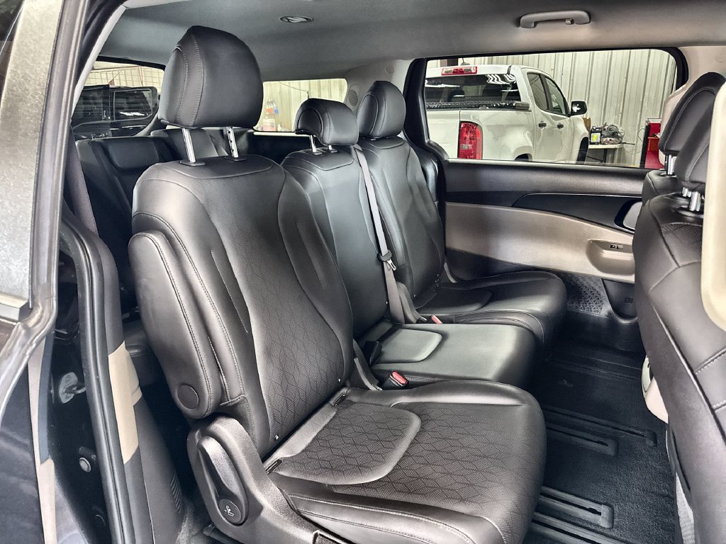 Used 2026 Kia Carnival LXS FWD image 31
