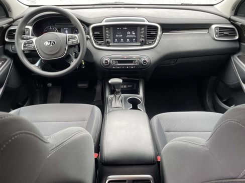 Used 2019 Kia Sorento LX image 14