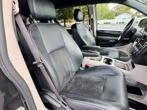 Used 2017 Dodge Grand Caravan SXT image 13