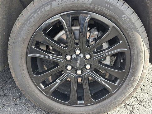 Certified 2023 GMC Acadia SLE w/ Driver Convenience Package image 9