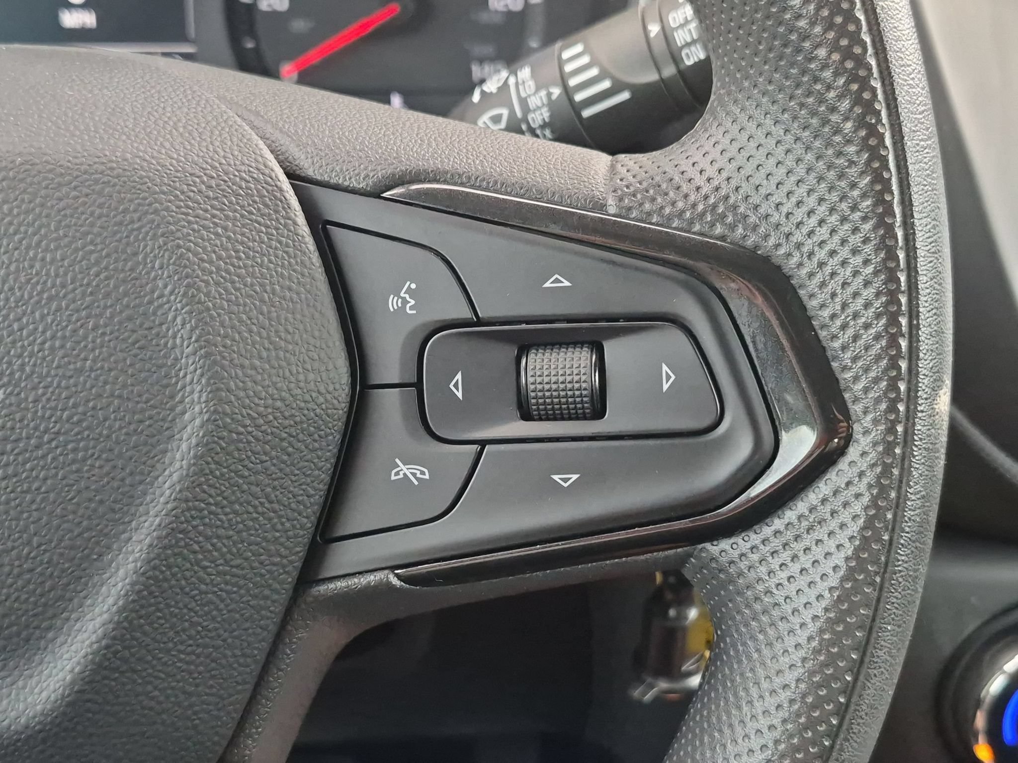 Used 2023 Chevrolet TrailBlazer LS FWD image 24