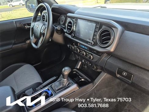 Used 2022 Toyota Tacoma TRD Off-Road AWD/4WD image 14
