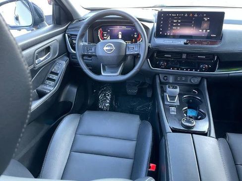 Certified 2025 Nissan Rogue SL image 10