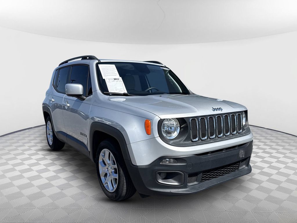 Used 2018 Jeep Renegade Latitude FWD image 2