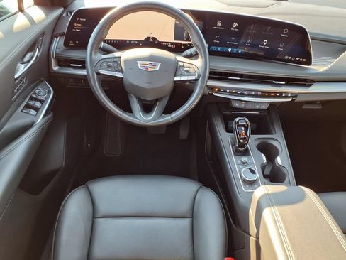 Used 2024 Cadillac XT4 Premium Luxury w/ Cold Weather Package AWD/4WD image 3